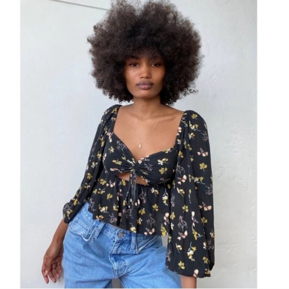 Urban Outfitters Cottagecore Floral Smocked Cutout Peplum Raw Hem Crop Top M‎